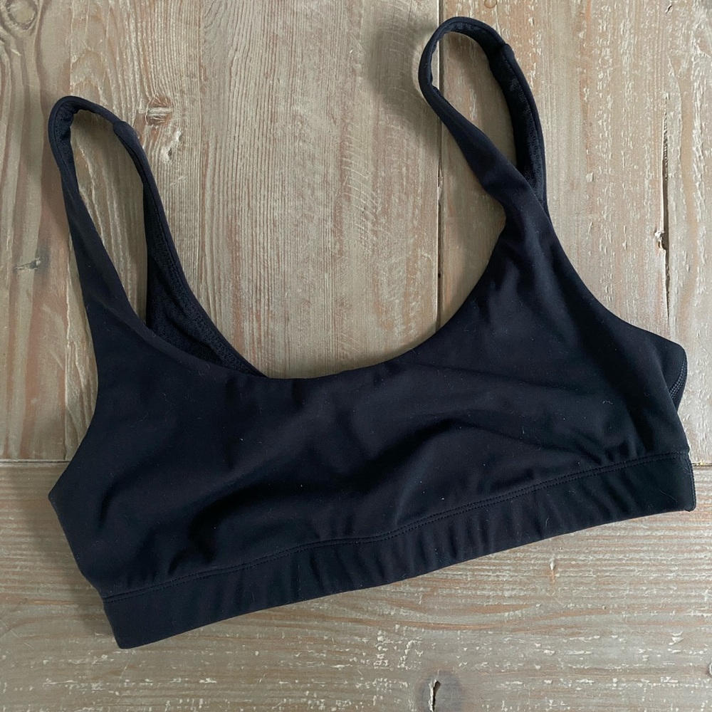 Like new Vuori black Daily sports bra size small